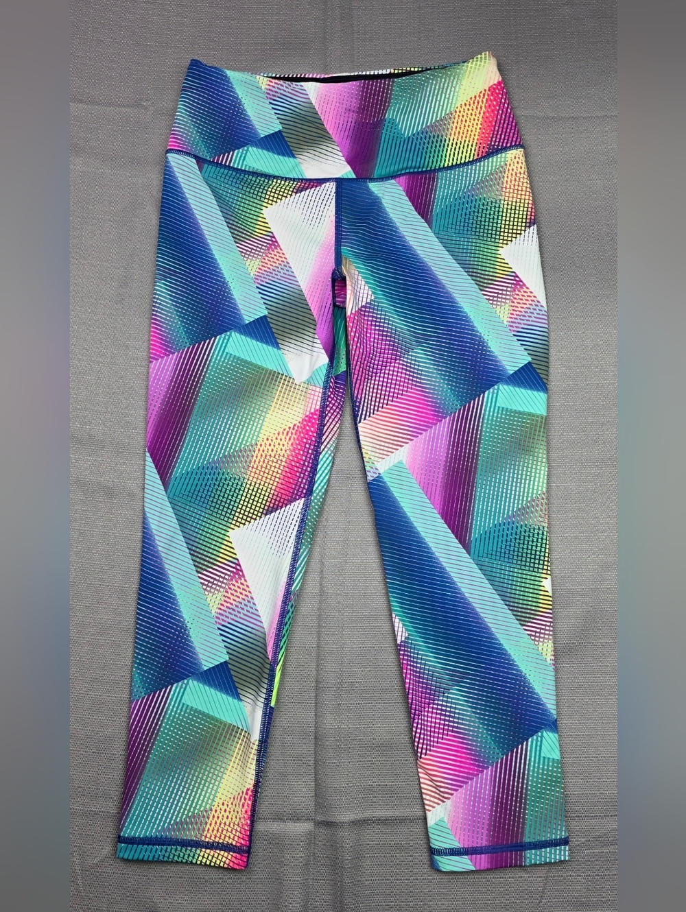 Victoria's Secret Knockout Multicolor Geometric Print Capri Leggings Sz S/P